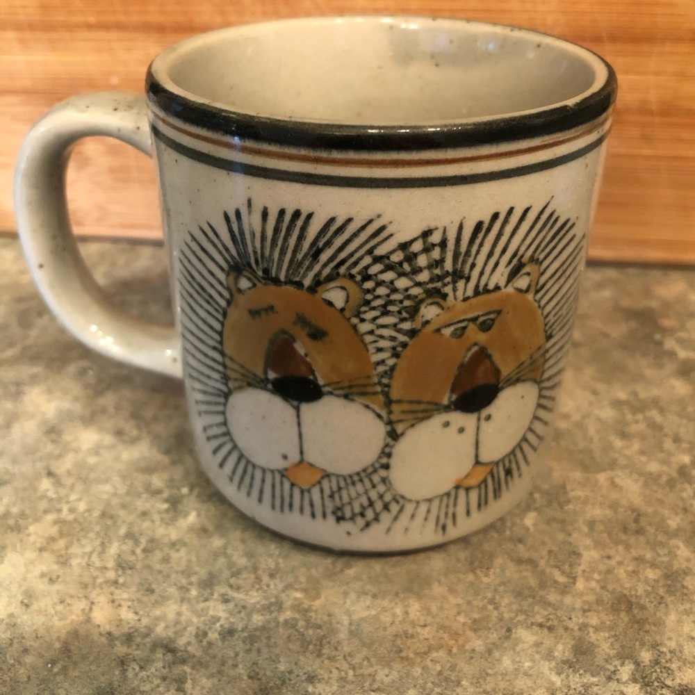 Vintage Stoneware LION Mug Made in Korea Great Condition